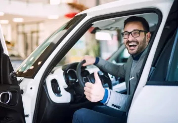 Cliente satisfecho al comprar un coche