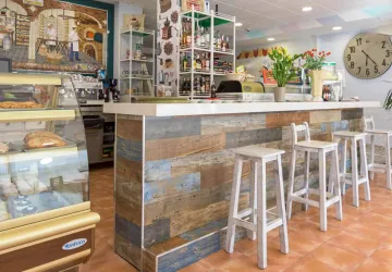 Interior de una cafetería